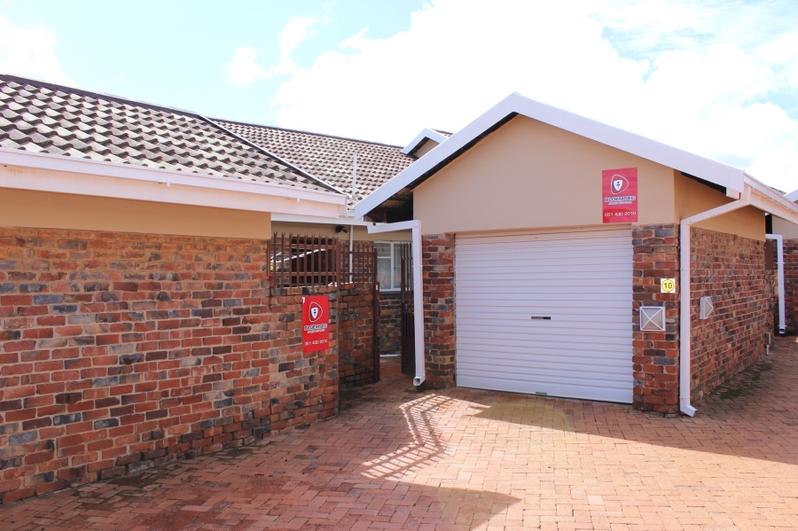2 Bedroom Property for Sale in Heuwelsig Free State